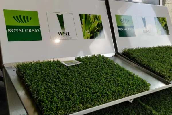 Voel en ervaar Royal Grass® kunstgras