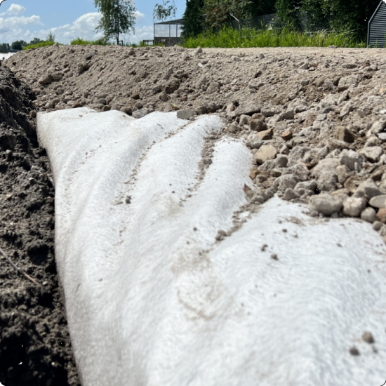 R Tex 150 non-wovendoek afm: 4 x 140 m