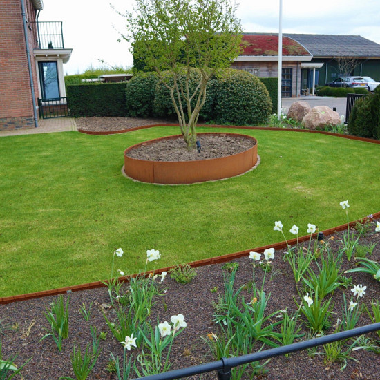 Flexline 100x2200 mm, Weervast (corten) incl. 3 platte grondpennen en verbindingsplaat