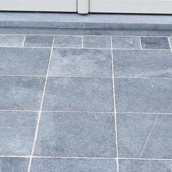 Rustico Tegels 30x30x2,5 verzoet gevibreerd -maandprijs-