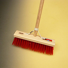 Bezem VERO 70 PPN 35 cm met Tauari steel 150 x 2,8 cm en stokhouder