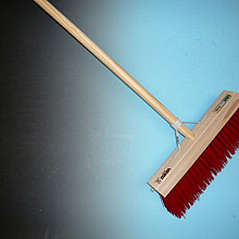 Bezem VERO 80 PPN 41 cm met Tauari steel 150 x 2,8 cm en stokhouder