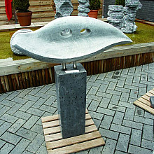 Fish on sokkel zwart 100 cm